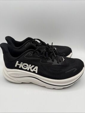 Hoka Clifton 10 women’s 7.5 Black and White Cushioning Running Shoes S14